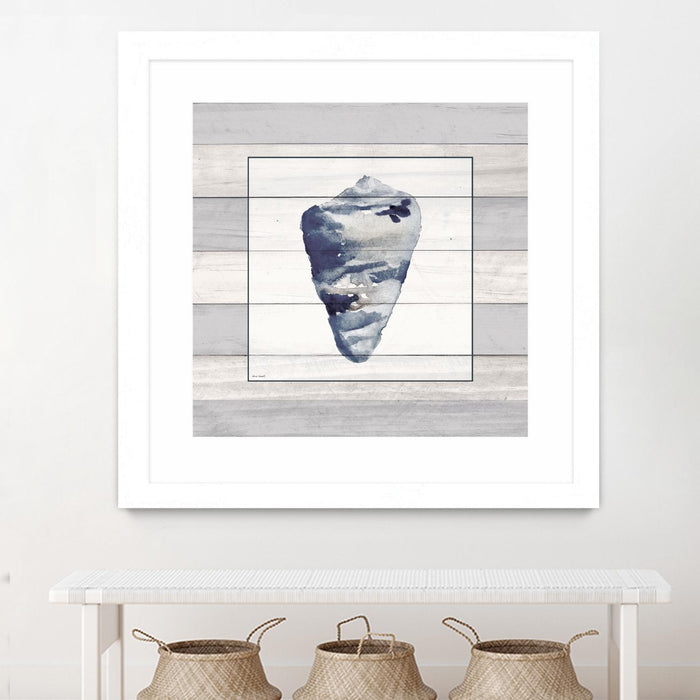 Œuvre d’art murale encadrée blanche et mate « Muted Blue Shell On Wood » 36 x 36