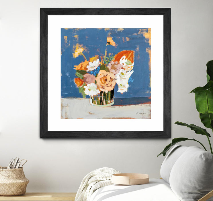 Œuvre d’art murale encadrée noire et mate « Peach And White Bouquet » 30 x 30
