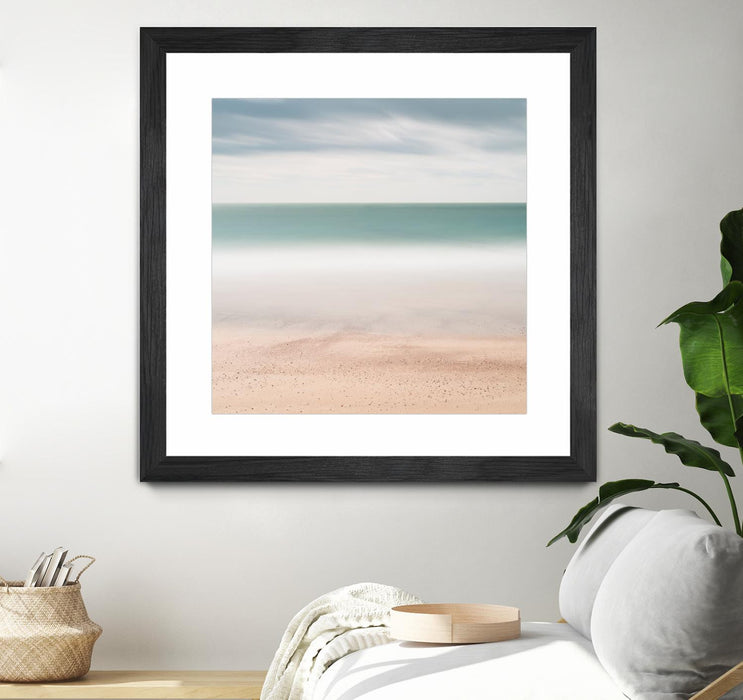 Œuvre d’art murale encadrée noire et mate « Beach, Sea, Sky » 30 x 30