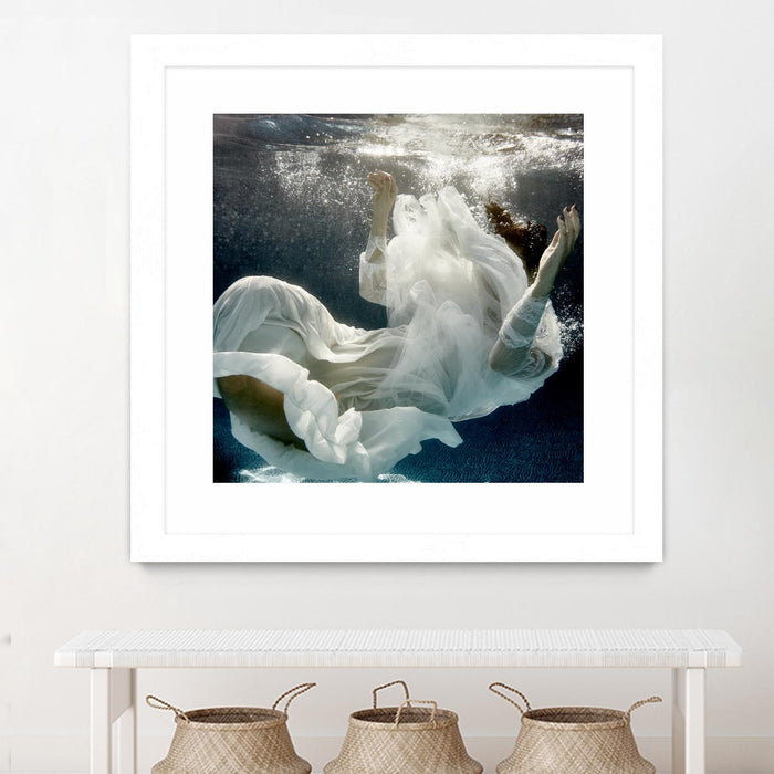 Œuvre d’art murale encadrée blanche et mate « Float 3 » 30 x 30