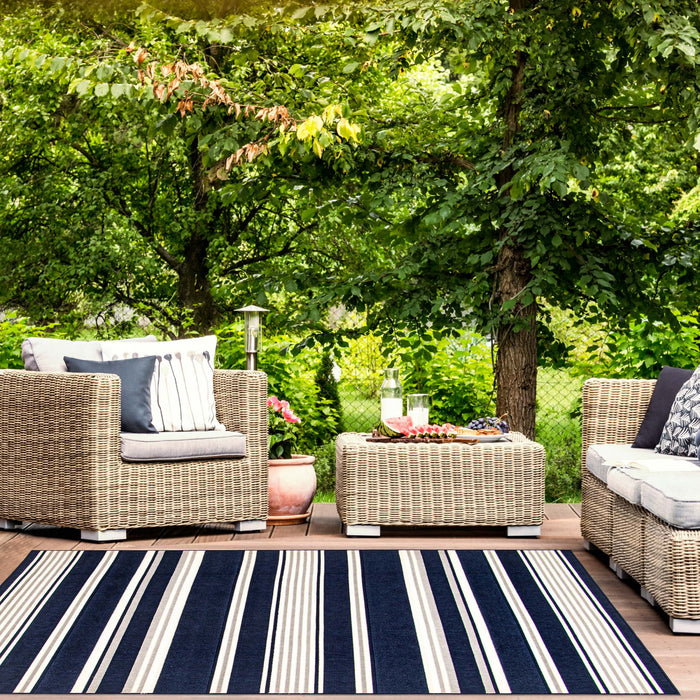 Carpette Talya bleu marine 4 pi 7 po x 6 pi 7 po