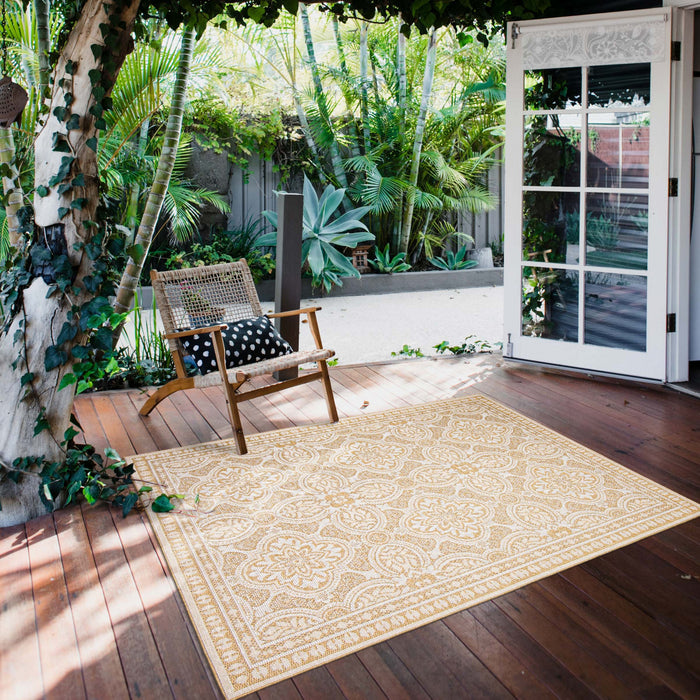 Carpette Neisha Traditional dorée 6 pi 7 po x 9 pi 6 po