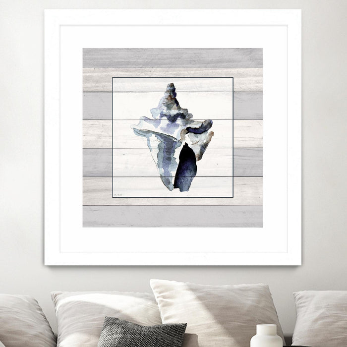 Œuvre d’art murale encadrée blanche et mate « Muted Blue Sea Conch On Wood » 36 x 36
