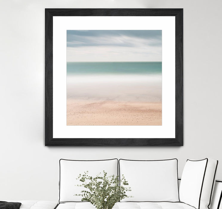 Œuvre d’art murale encadrée noire et mate « Beach, Sea, Sky » 30 x 30