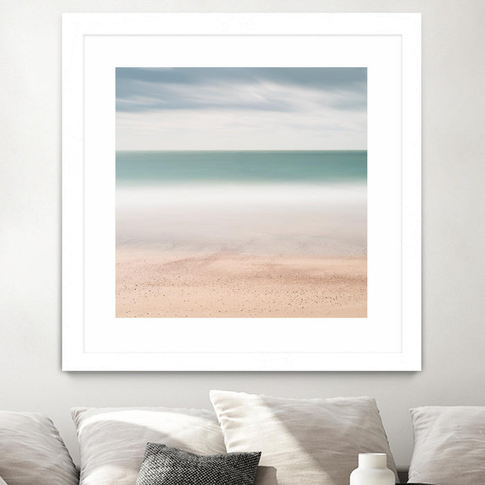 Œuvre d’art murale encadrée blanche et mate « Beach, Sea, Sky » 36 x 36