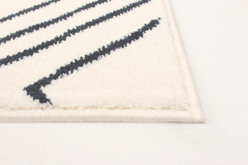 Carpette August blanc géodebleu marine 6 pi 7 po x 9 pi 6 po
