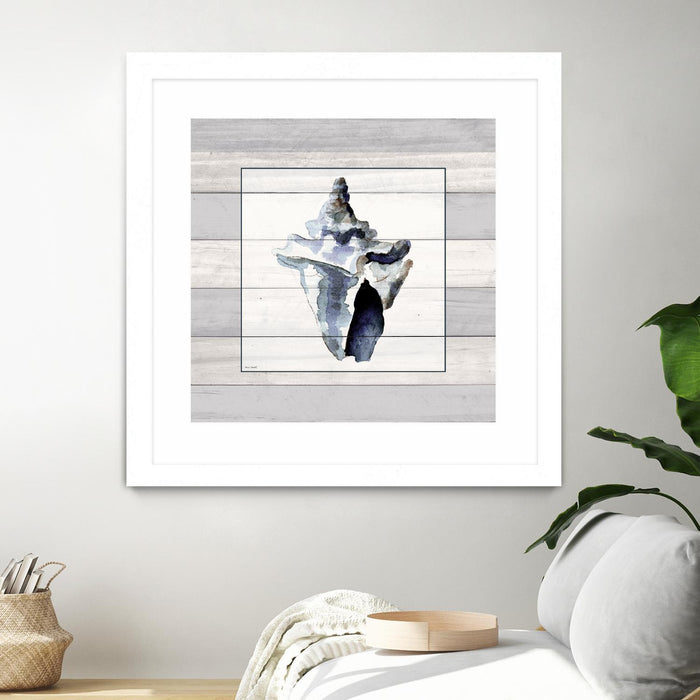 Œuvre d’art murale encadrée blanche et mate « Muted Blue Sea Conch On Wood » 36 x 36