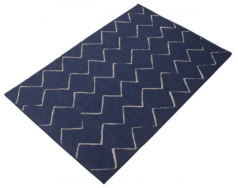 Carpette Kimi bleue 5 pi 3 po x 7 pi 7 po
