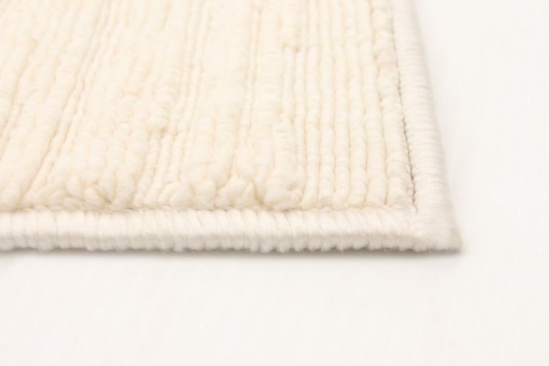 Carpette Eadda ivoire 2 pi 8 po x 4 pi 11 po