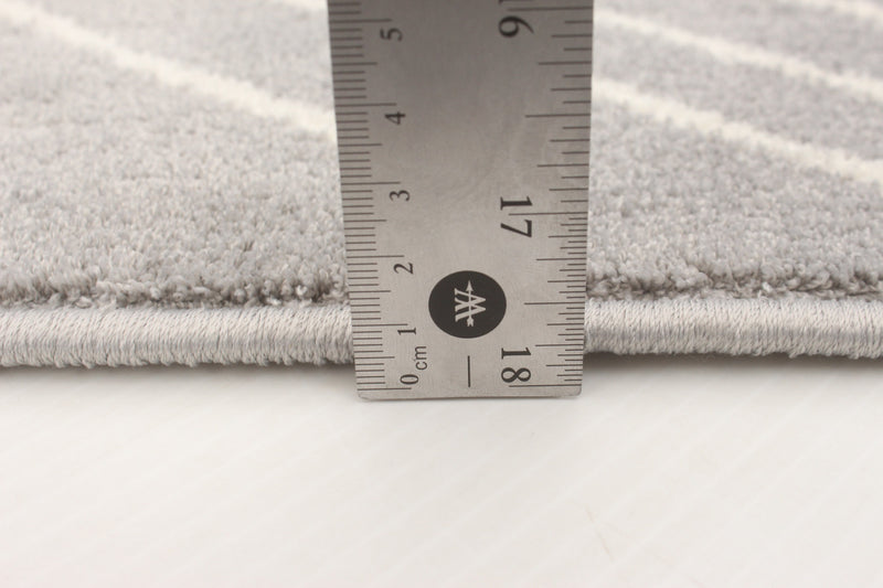 Carpette August gris géodeblanc 7 pi 10 po x 10 pi 2 po