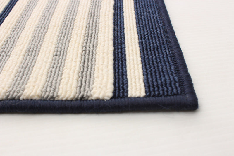 Carpette Talya bleu marine 4 pi 7 po x 6 pi 7 po