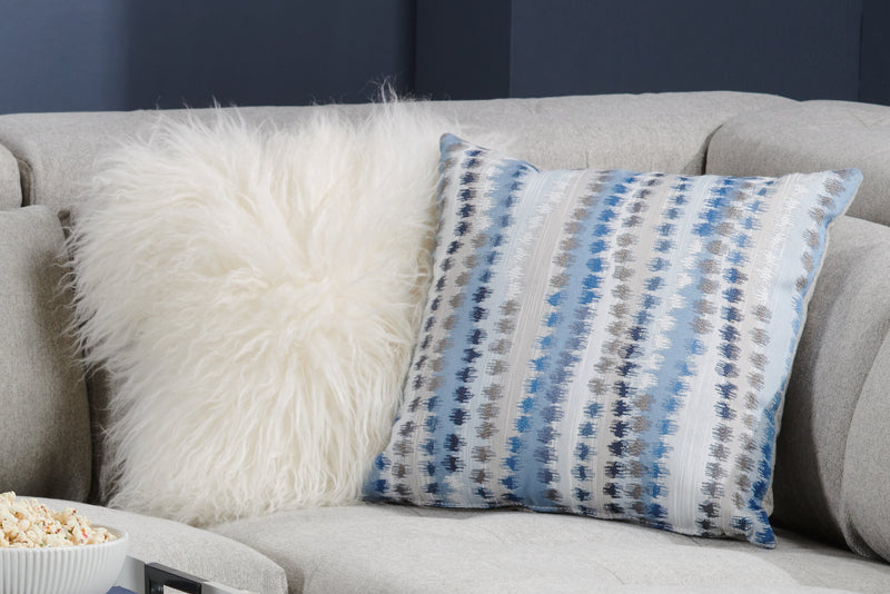 Coussin décoratif en peau de mouton de Mongolie - blanc