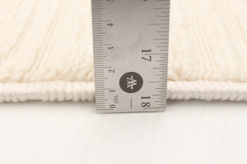 Carpette Eadda ivoire 2 pi 8 po x 4 pi 11 po