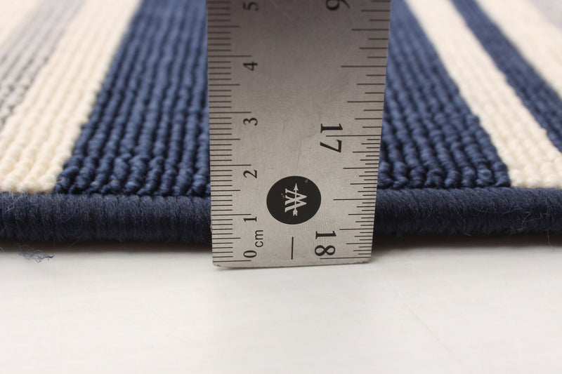 Carpette Talya bleu marine 4 pi 7 po x 6 pi 7 po