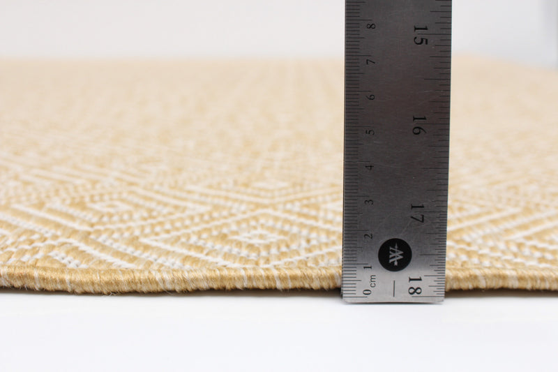 Carpette Neisha Diamond dorée 6 pi 7 po x 9 pi 6 po