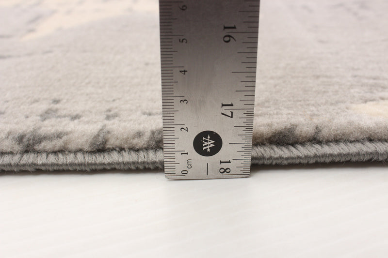 Carpette Ira gris clair 4 pi 7 po x 6 pi 7 po