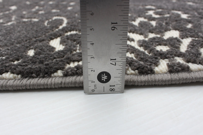 Carpette Caledonia grise 2 pi 8 po x 4 pi 11 po