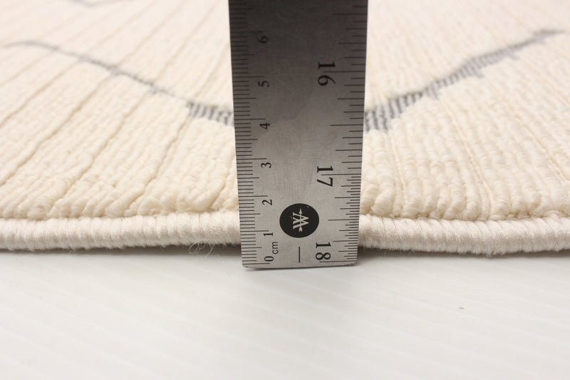 Carpette Kimi ivoire 3 pi 11 po x 5 pi 7 po
