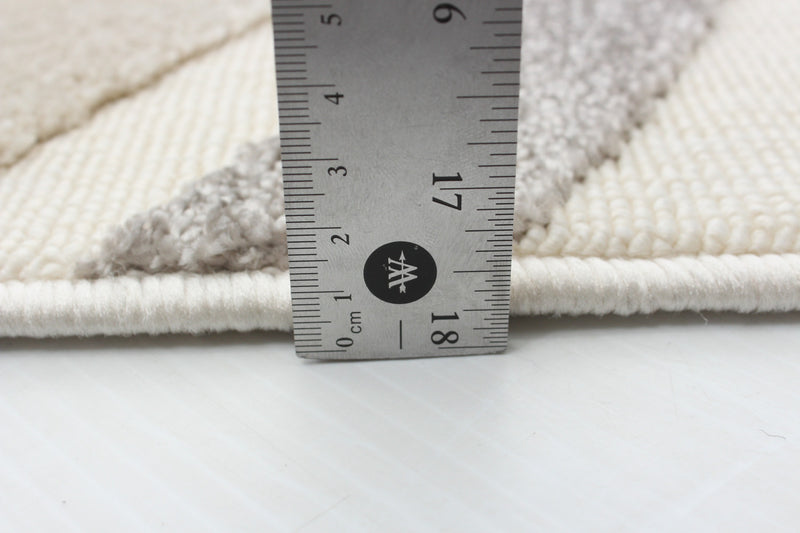 Carpette Nikkos ivoire 6 pi 7 po x 9 pi 6 po