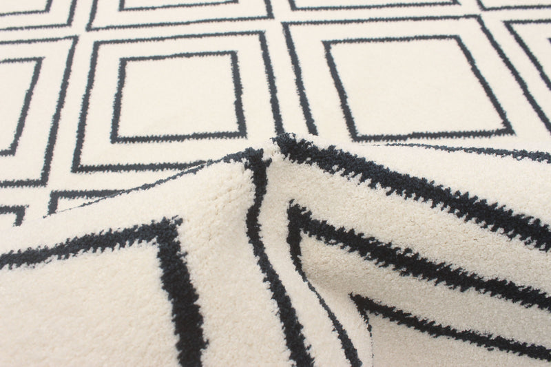 Carpette August blanc géodebleu marine 6 pi 7 po x 9 pi 6 po