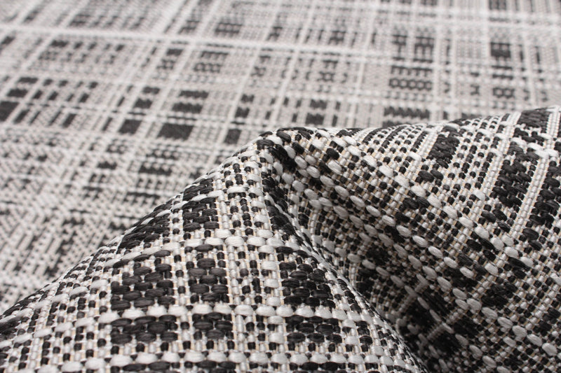 Carpette Panthea noire - 4 pi 4 po x 6 pi 5 po