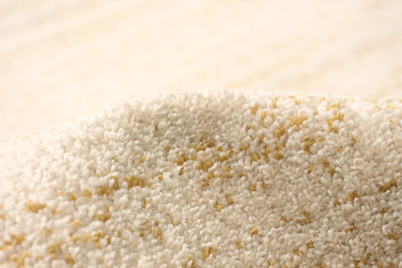 Carpette Aya ivoire-rouge - 7 pi 10 pox 10 pi 2 po