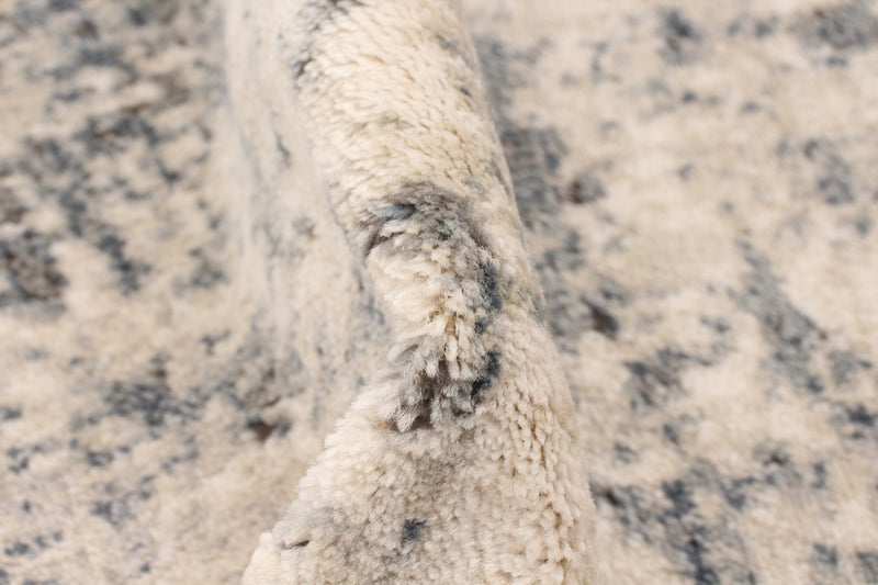 Carpette Octavian Abstract ivoire - 3 pi 11 pox 5 pi 11 po