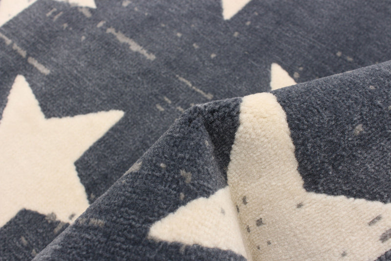 Carpette Ira bleu marine 2 pi 8 po x 4 pi 11 po