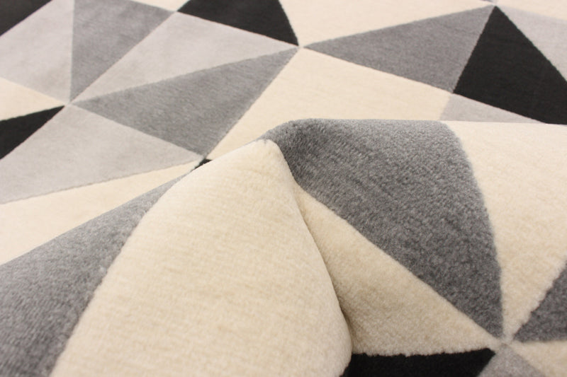 Carpette Nuria noire 5 pi 3 po x 7 pi 7 po