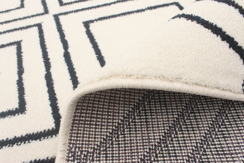 Carpette August blanc géodebleu marine 6 pi 7 po x 9 pi 6 po