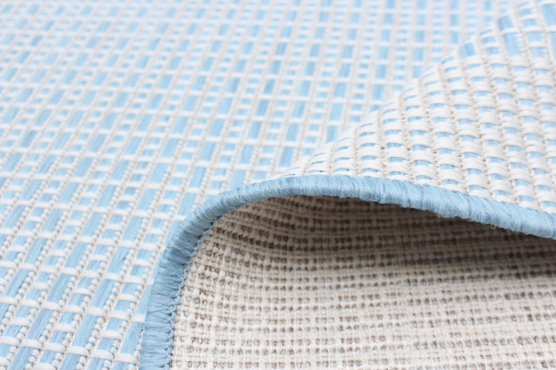 Carpette Neisha Classic bleu clair 6 pi 7 po x 9 pi 6 po