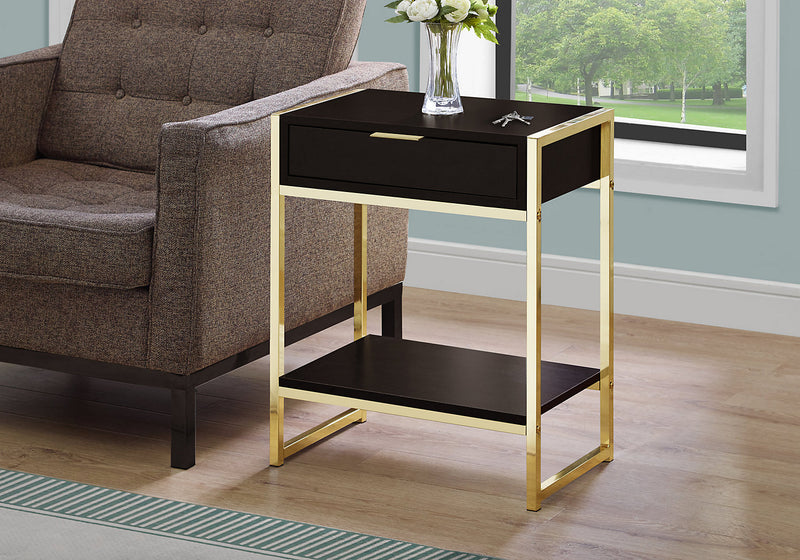 Table d'appoint Alice de 19,5 po avec rangement et tablette - cappuccino avec touches dorées