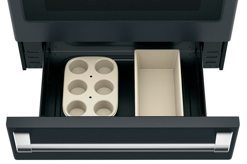 Cuisinière intelligente à gaz Café de 5,6 pi³ avec convection européenne véritable et grilles autonettoyantes - noir mat - CCGS700P3MD1