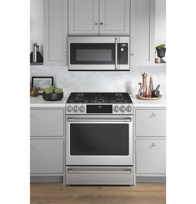 Cuisinière intelligente à gaz Café de 5,6 pi³ avec convection européenne véritable et grilles autonettoyantes - acier inoxydable - CCGS700P2MS1