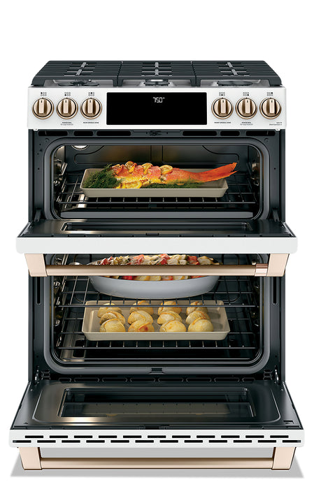 Cuisinière intelligente à gaz Café de 6,7 pi³ avec convection européenne véritable et grilles autonettoyantes - blanc mat - CCGS750P4MW2