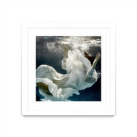 Œuvre d’art murale encadrée blanche et mate « Float 3 » 36 x 36