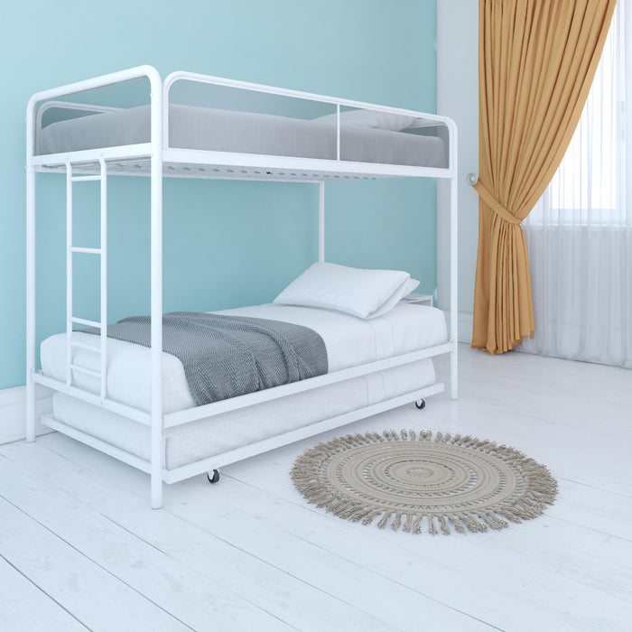 Lits superposés Elia de Atwater Living Dorel Home en métal avec 3 lits simples - blancs
