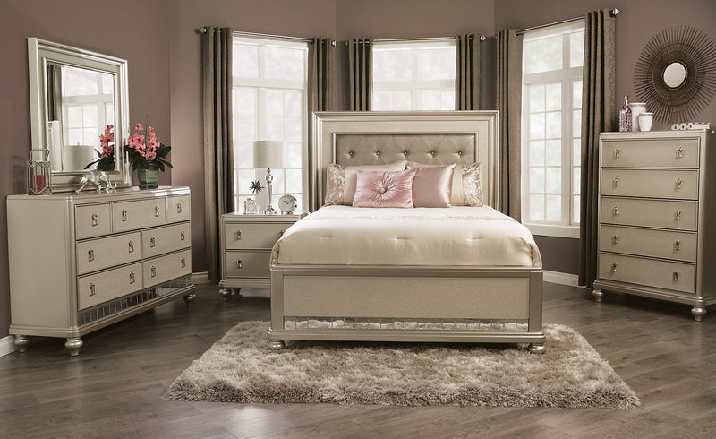 Commode verticale somptueuse Diva de 39 po (L) x 56 po (H) à 7 tiroirs pour la chambre à coucher - argentée