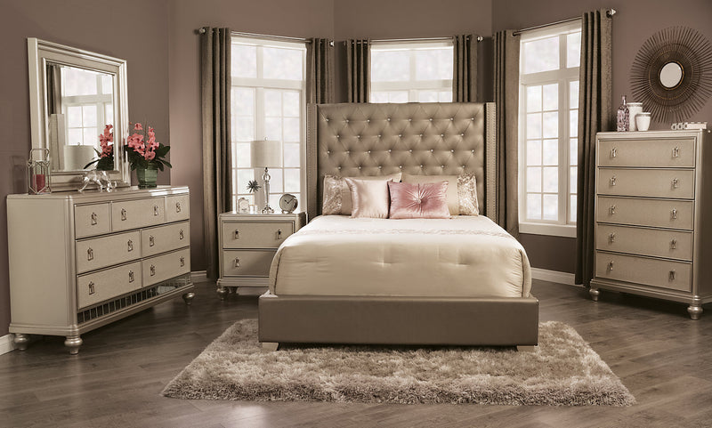 Commode verticale somptueuse Diva de 39 po (L) x 56 po (H) à 7 tiroirs pour la chambre à coucher - argentée