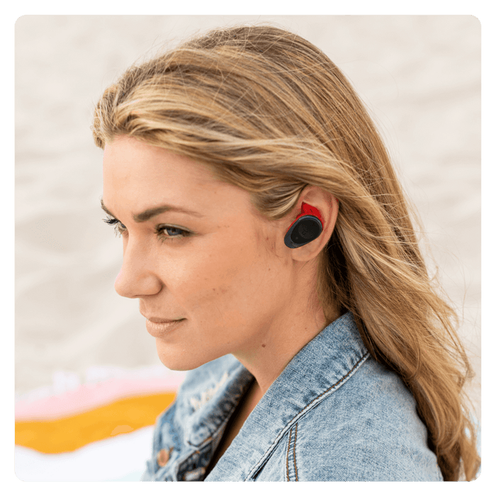 Écouteurs sans fil GOAL de Cleer Audio - rouges