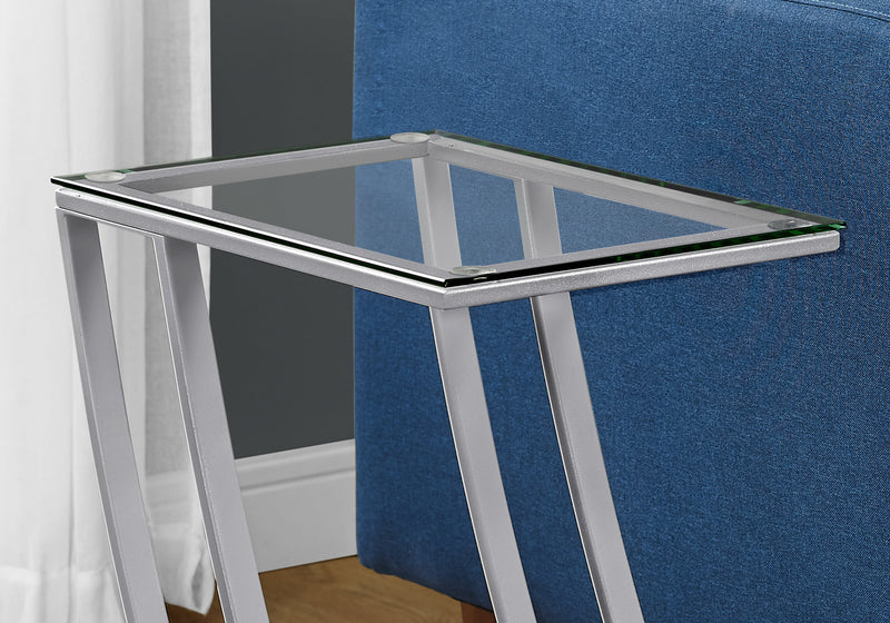 Table d’appoint en métal argenté avec verre trempé