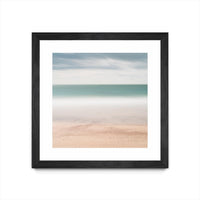 Œuvre d’art murale encadrée noire et mate « Beach, Sea, Sky » 30 x 30