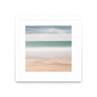 Œuvre d’art murale encadrée blanche et mate « Beach, Sea, Sky » 36 x 36