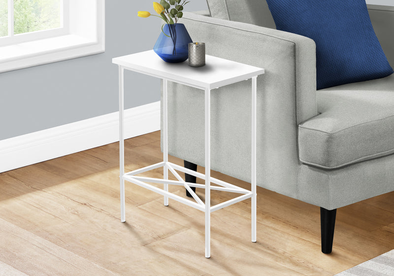 Table d’appoint étroit en métal blanc