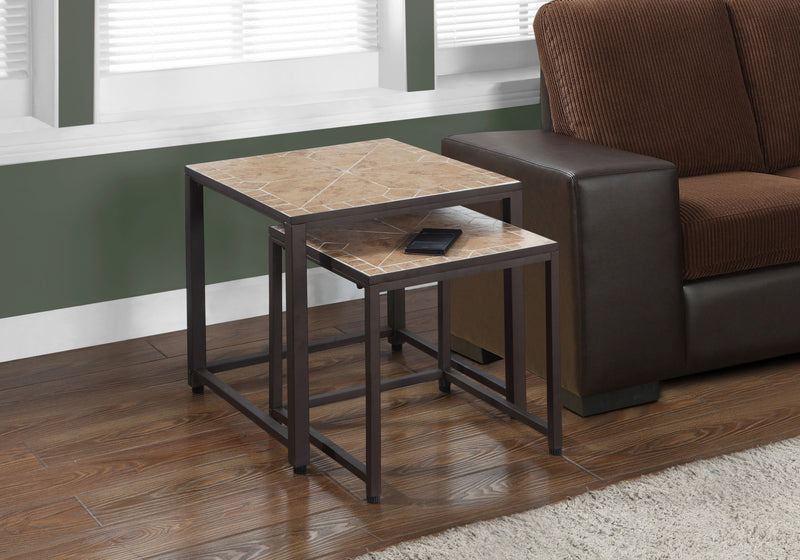 Table gigogne brune avec dessus à carreaux terracotta, ensemble de 2