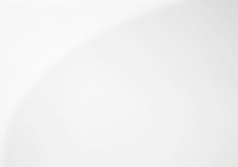 Table d’appoint blanc lustré et métal chromé