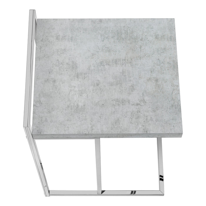 Table d’appoint métal chromé et d’apparence béton gris