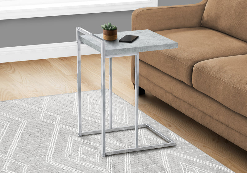Table d’appoint métal chromé et d’apparence béton gris