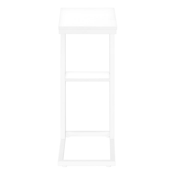 Table d’appoint blanche et métal blanc