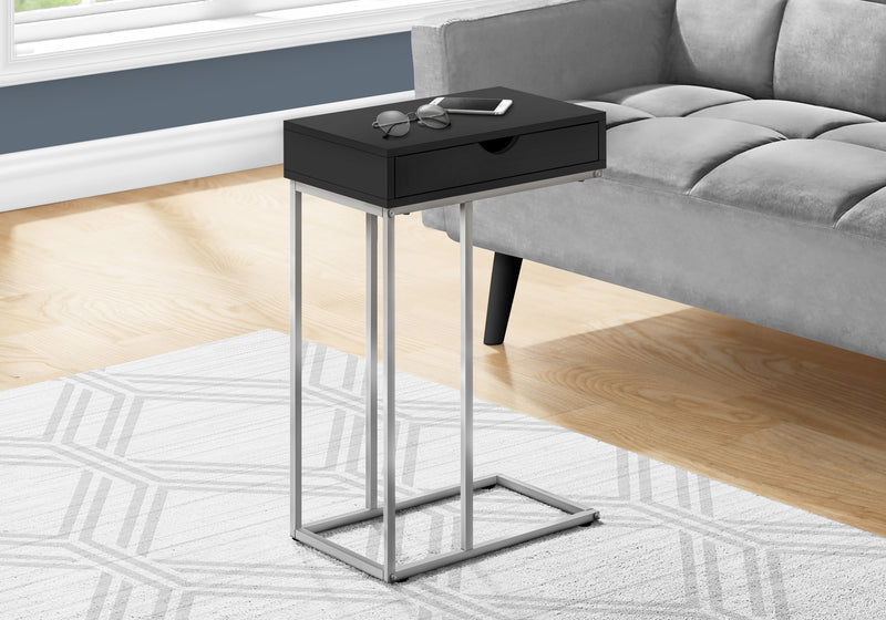 Table d'appoint argentée et noire